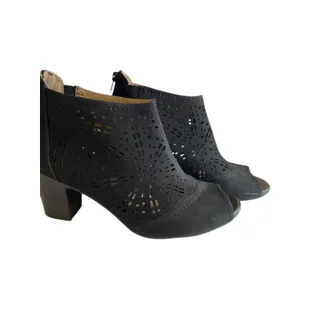 Photo of Size 11W Earth Origins Shaye Womens Wide Black Suede Booties