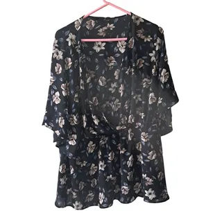 Photo of Torrid Size 3 Floral Surplice V Neck Elastic Waist Tunic Top