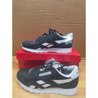 Photo of Reebok Classic Nylon Men Running Shoes Size: 8