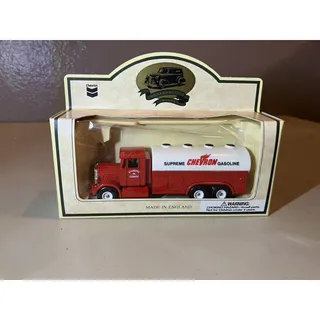 Photo of Lledo Chevron Commemorative Model 1937 Six Wheel Refined Oil Diecast Truck