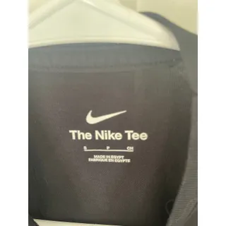 Photo of Nike girls small shirt