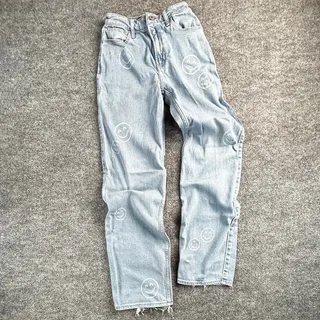 Photo of Hollister Women’s 00R W24 Ultra High Rise Dad Jeans Smiley Light Wash