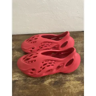 Photo of Men’s Size 6 Yeezy Foam Runner Vermillion RNNR Foamrunner