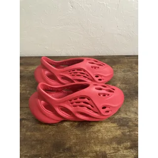 Photo of Men’s Size 6 Yeezy Foam Runner Vermillion RNNR Foamrunner