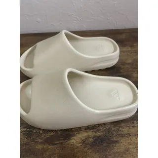 Photo of Men’s Size 9 Adidas Yeezy Bone Slide