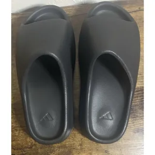 Photo of Men’s Size 9 Adidas Yeezy Onyx Slide