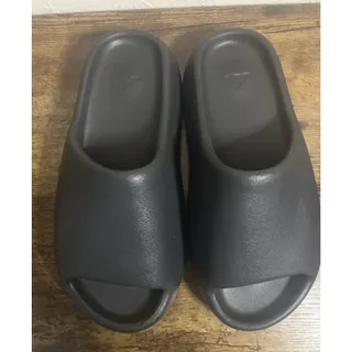 Photo of Men’s Size 9 Adidas Yeezy Onyx Slide
