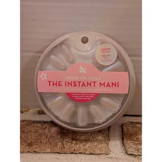 Photo of 6 X Olive & June The Instant Mani Press-On Nails Medium Pink Goldfish Oval Shape