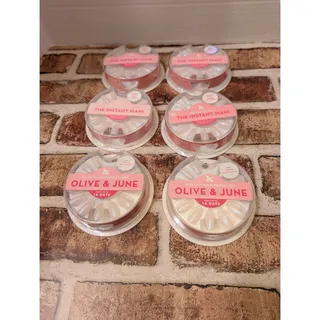 Photo of 6 X Olive & June The Instant Mani Press-On Nails Medium Pink Goldfish Oval Shape