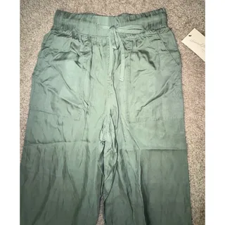 Photo of Universal Thread Women XS Olive Green Lyocell Utility Cargo Jogger Pants NWT