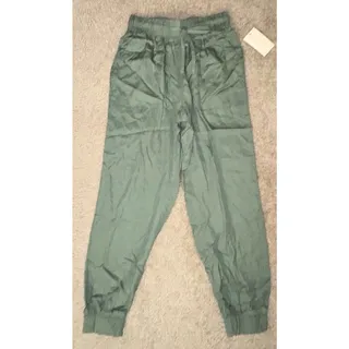 Photo of Universal Thread Women XS Olive Green Lyocell Utility Cargo Jogger Pants NWT
