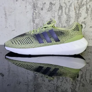 Photo of Adidas Men’s Swift Run 22 Originals Size 10