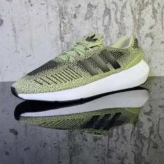 Photo of Adidas Men’s Swift Run 22 Originals Size 10