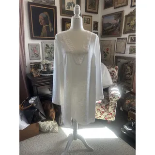 Photo of Liz Claiborne White Beautiful V-Neck Long Sleeve Cover Up Or Thin Blouse. 16W