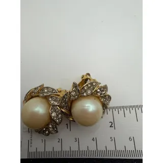 Photo of Vintage Rare Kenneth Jay Lane Gold Tone/Faux pearl clip on