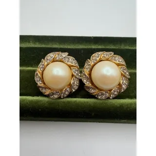 Photo of Vintage Rare Kenneth Jay Lane Gold Tone/Faux pearl clip on