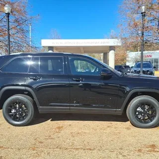 Photo of 2025 Jeep Grand Cherokee Altitude
