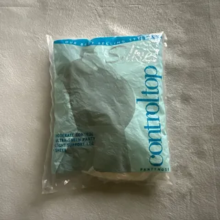 Photo of VTG 90s/Y2K NOS Silkies Moderate Control Top Pantyhose | Regular Medium White