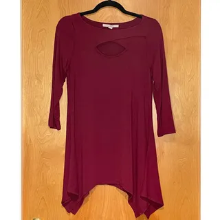 Photo of Valerie Stevens Tunic Cutout Top NWT Size Small