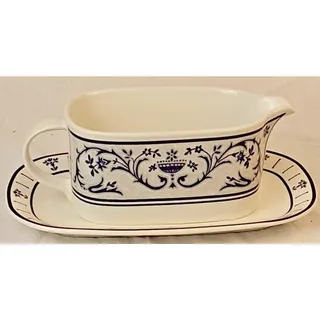 Photo of Mikasa Intaglio Lyrique Gravy Boat with Attached Underplate CA054 Stoneware
