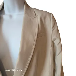 Photo of EUC Banana Republic lined, nude, smart, sleek, single button close blazer sz 4