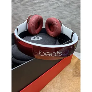 Photo of Beats by Dr. Dre Solo 2, Luxe Edition Red/Amer. Model No. B0518