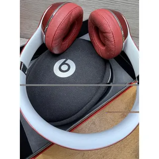 Photo of Beats by Dr. Dre Solo 2, Luxe Edition Red/Amer. Model No. B0518