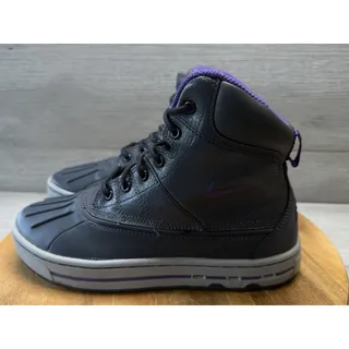 Photo of Nike ACG Woodside Duck Boot Youth Gray Purple Outdoors #415077-002. Size 5Y