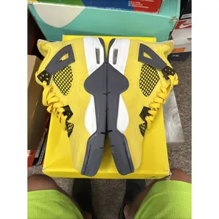 Photo of Size 6.5y - Jordan 4 Retro GS Tour Yellow 2021 - 408452700 BB