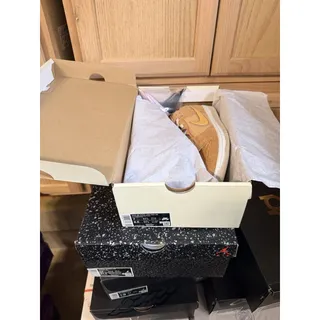 Photo of Size 7 Nike Sb Dunk Low Biscuit And Brew IO9508-200