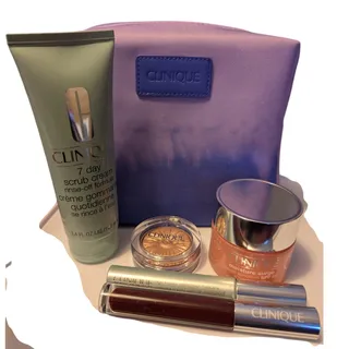 Photo of NIB Clinique Summer Day Essentials Kit