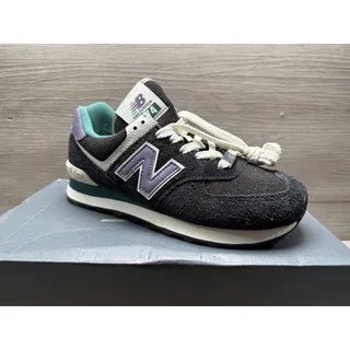 Photo of New Balance Classics U574v2 Women’s Size 6.5 Black/Blue
