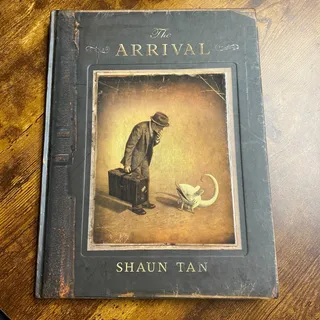 Photo of Arrival by Shaun Tan (2007, Hardcover)