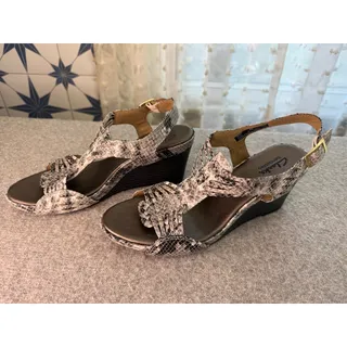 Photo of Clarks Bendables 60287 Grey Snakeskin Strappy Wedge Sandals Size 8M
