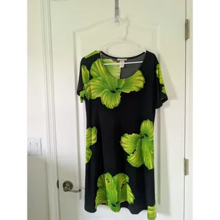 Photo of Women's short sleeve Dress Green Hibiscus Floral Dress Size Large