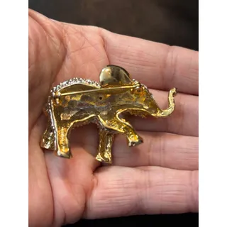 Photo of Vintage elephant brooch in gold tone metal