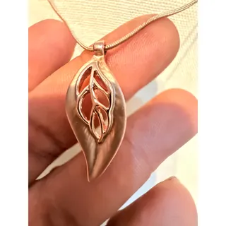 Photo of Vintage NOS Rose Gold Tone Leaf Pendant Necklace 16”
