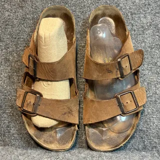 Photo of Birkenstock Arizona Soft Footbed Brown Oiled Leather Sandals EU 43 US 10 Regular