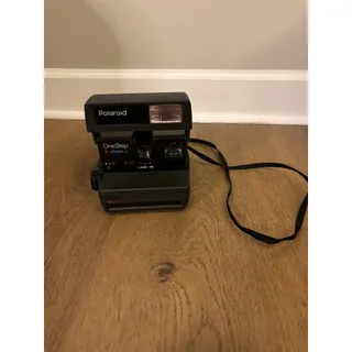 Photo of vintage Polaroid 600 OneStep Close Up instant film camera