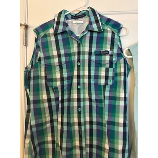 Photo of Set of TWO Columbia women's sleeveless shirts in size XL