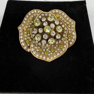Photo of VINTAGE Lee Angel Rhinestone Pearl Floral Statement Brooch Gold Toned Jewelry