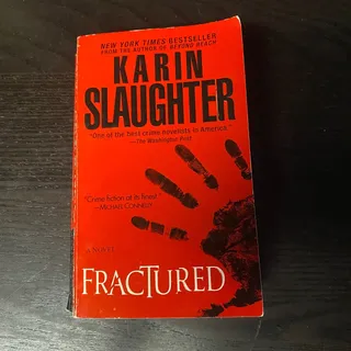 Photo of Fractured : A Novel by Karin Slaughter (2009, Mass Market)