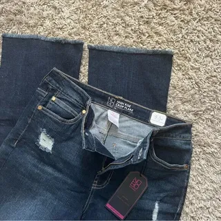 Photo of No Boundaries Junior's High Rise Cropped Flare Wash Blue Distressed Size 13