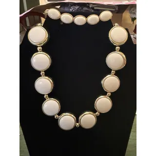 Photo of Vintage White/Gold Necklace And Bracelet