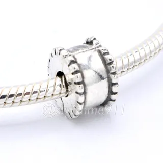 Photo of Authentic PANDORA Beveled Clip Charm - 790267