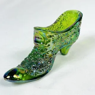 Photo of Vtg LE Smith Iridescent Green Glass Daisy & Button Shoe 6"