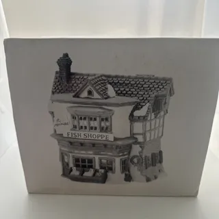 Photo of Dept 56 The Mermaid Fish Shoppe 1988 Dickens Village Series 5926-9 W/LIGHT