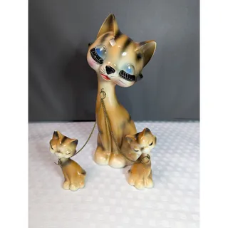 Photo of Vintage Eyelash Blue Eyeshadow Orange Tabby Cat Kittens Family Chains Figurines
