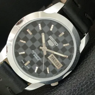 Photo of Vintage 1980 Seiko Automatic Mens Silver Watch W/daydate & Black accents