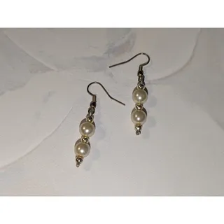 Photo of Oh So Pretty Vintage 1980s Gold-tone Champagne Faux-Pearl Dangle Earrings